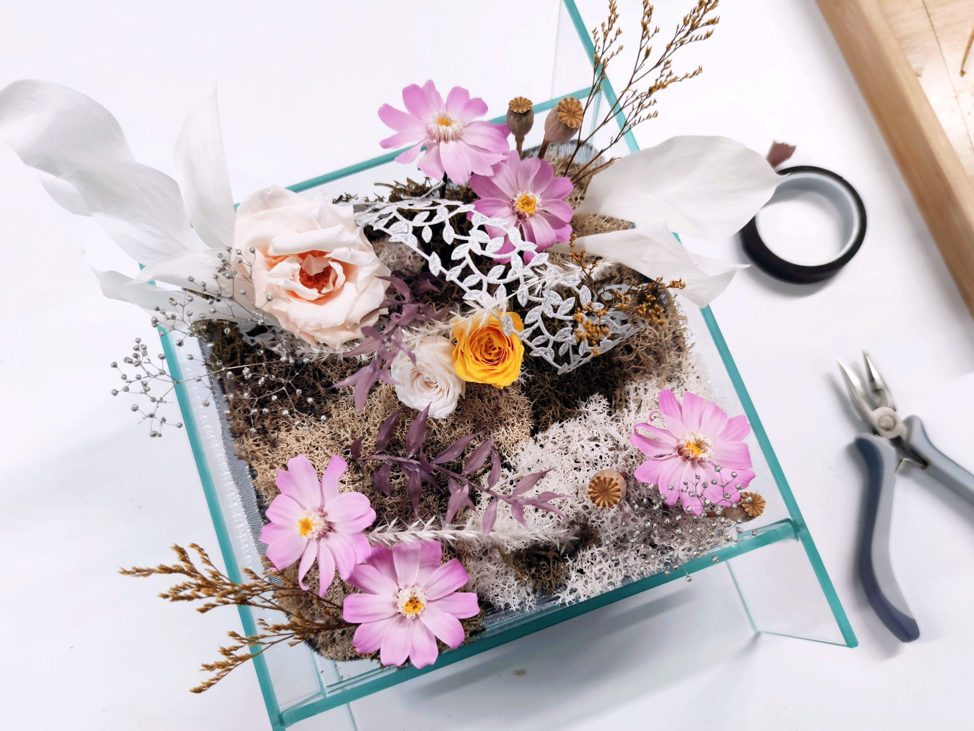 花藝工作中的雙手