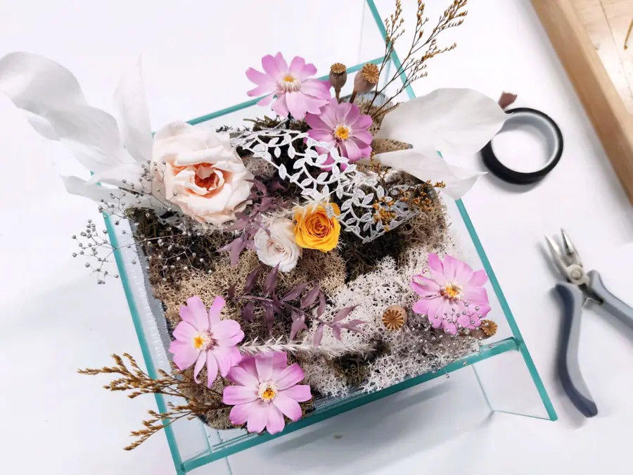 花藝工作中的雙手